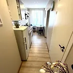 Apartment 3 - Stylish 2Br Apartment, Airport Access, Near Old Town דירה טאלין