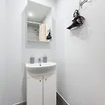 شقة Apartment 3 - Stylish 2Br Apartment, Airport Access, Near Old Town